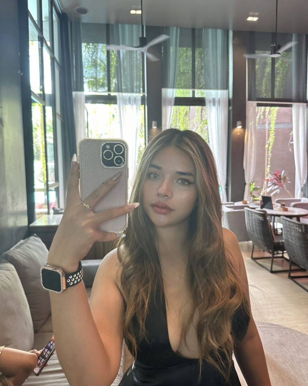 Bell, stilvolle Urlaubsbegleitung für Singleurlaub und Männerurlaub in Phuket Thailand